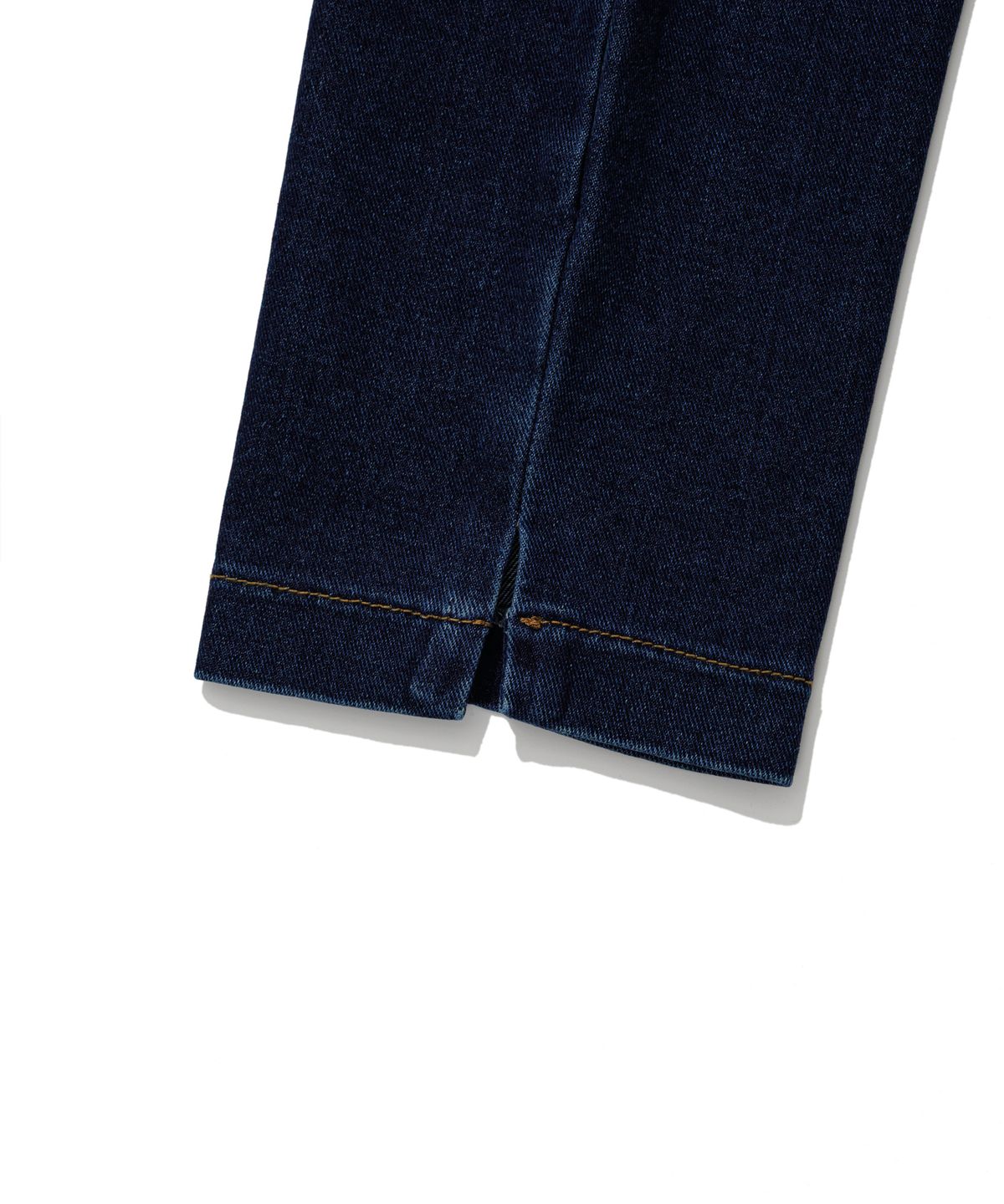 모아(MOAA) Slim Slit Denim Capri Pants (JEANBLUE)