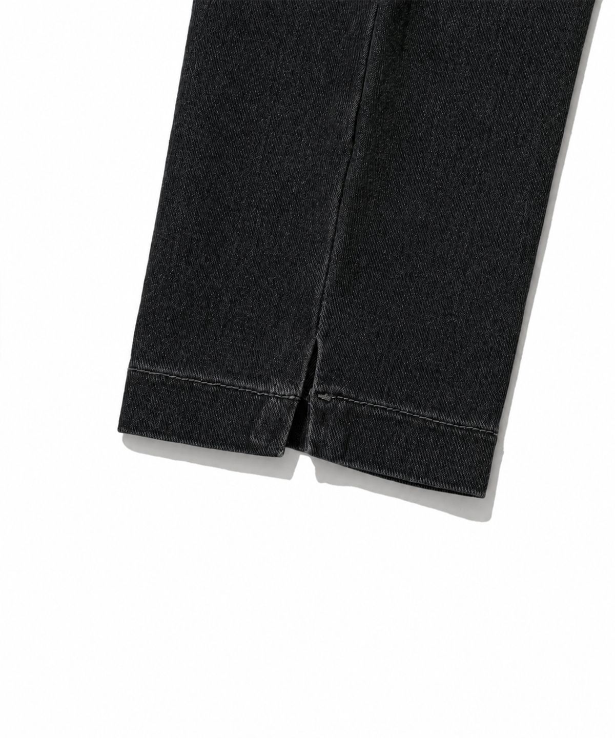모아(MOAA) Slim Slit Denim Capri Pants (BLACK)