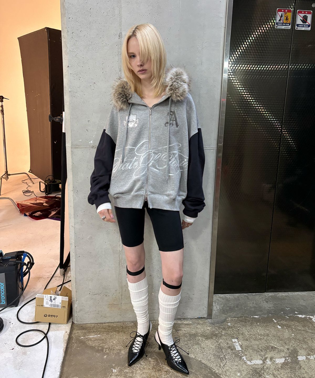 2000아카이브스(2000ARCHIVES) VARSITY ZIP HOODIE (GREY)