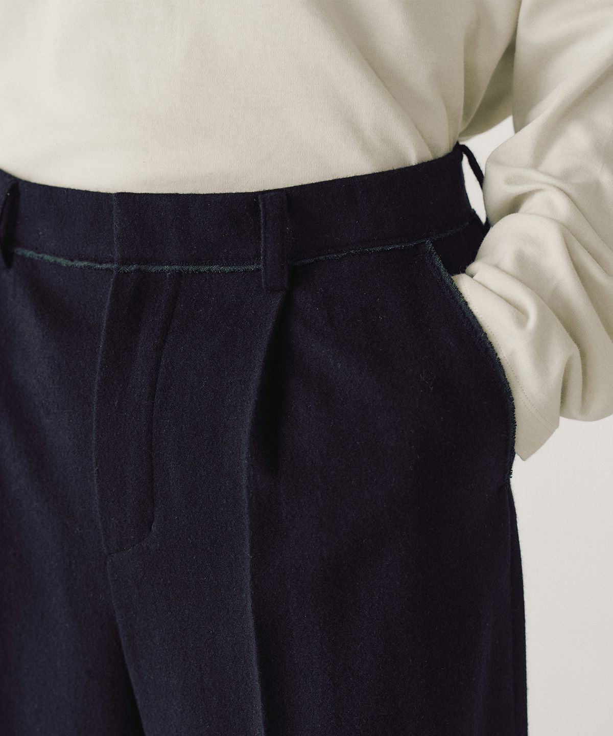 엠엠아이씨(MMIC) VANTAGE SLACKS (BLACK)