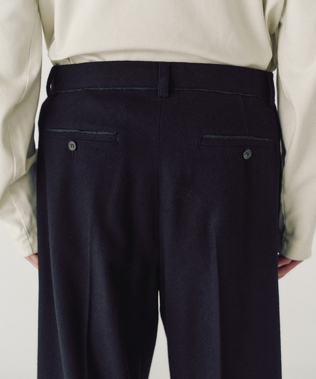 엠엠아이씨(MMIC) VANTAGE SLACKS (BLACK)