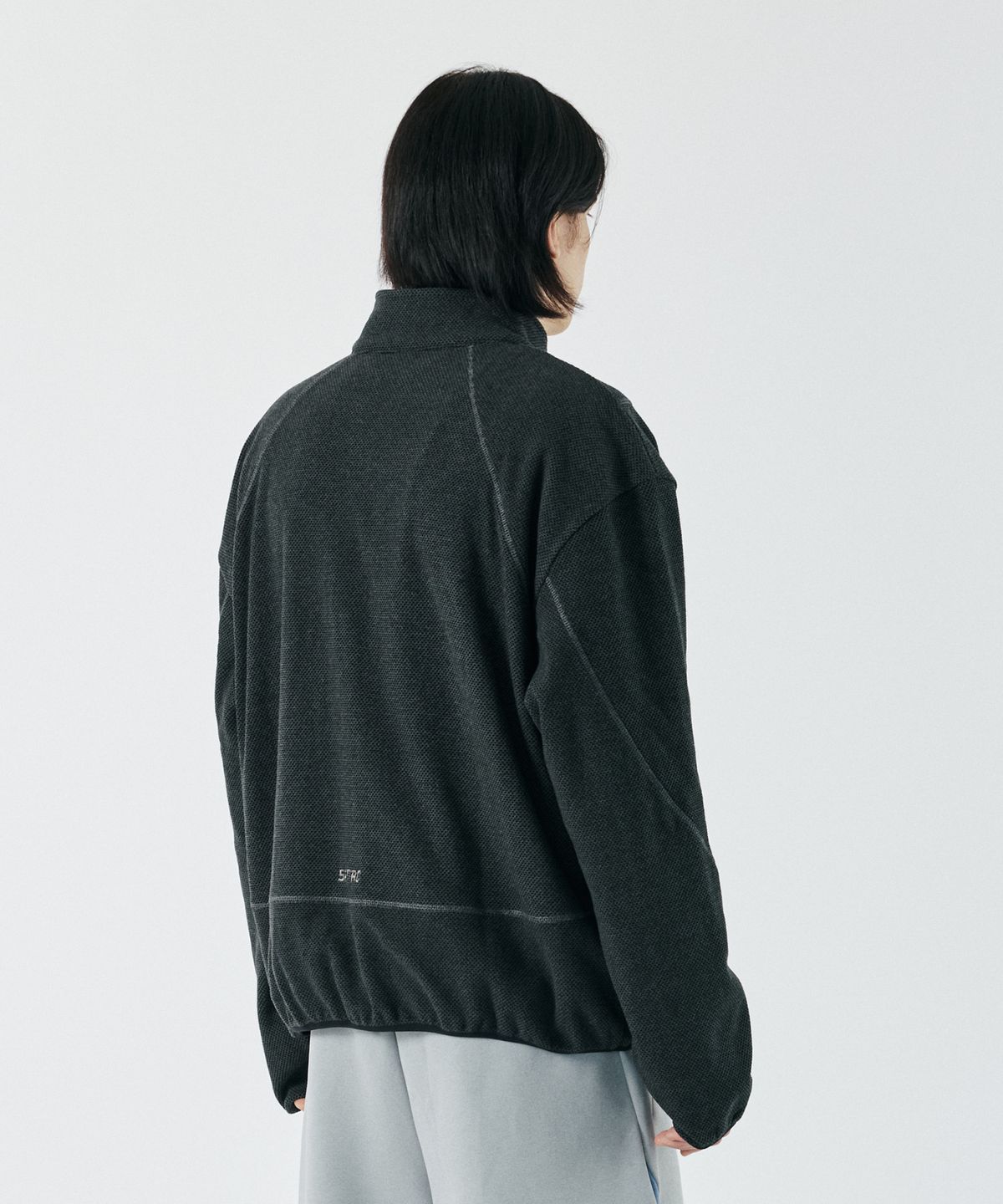 산로(SANRO) [UNISEX] 오드람프 플리스 핑거홀 자켓 - 블랙