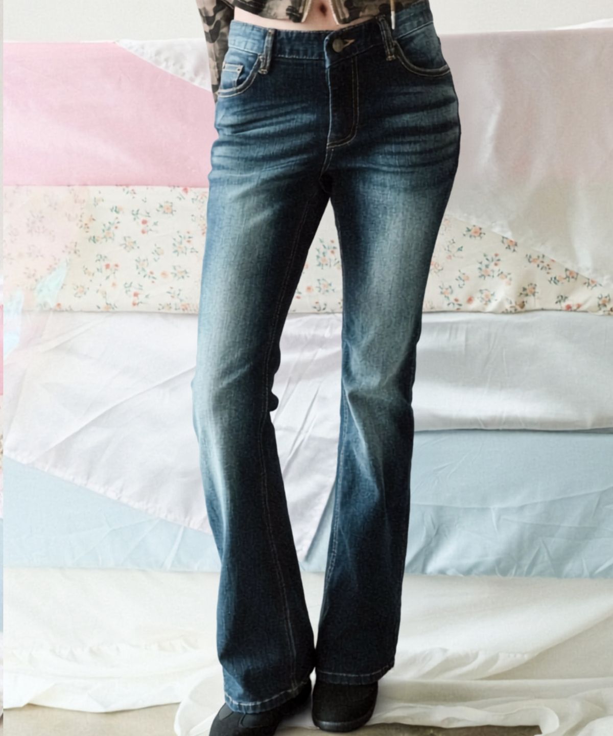 쿨키튼(KOOLKITTEN) Washed Low-Rise Bootcut Jeans (DARK INDIGO)