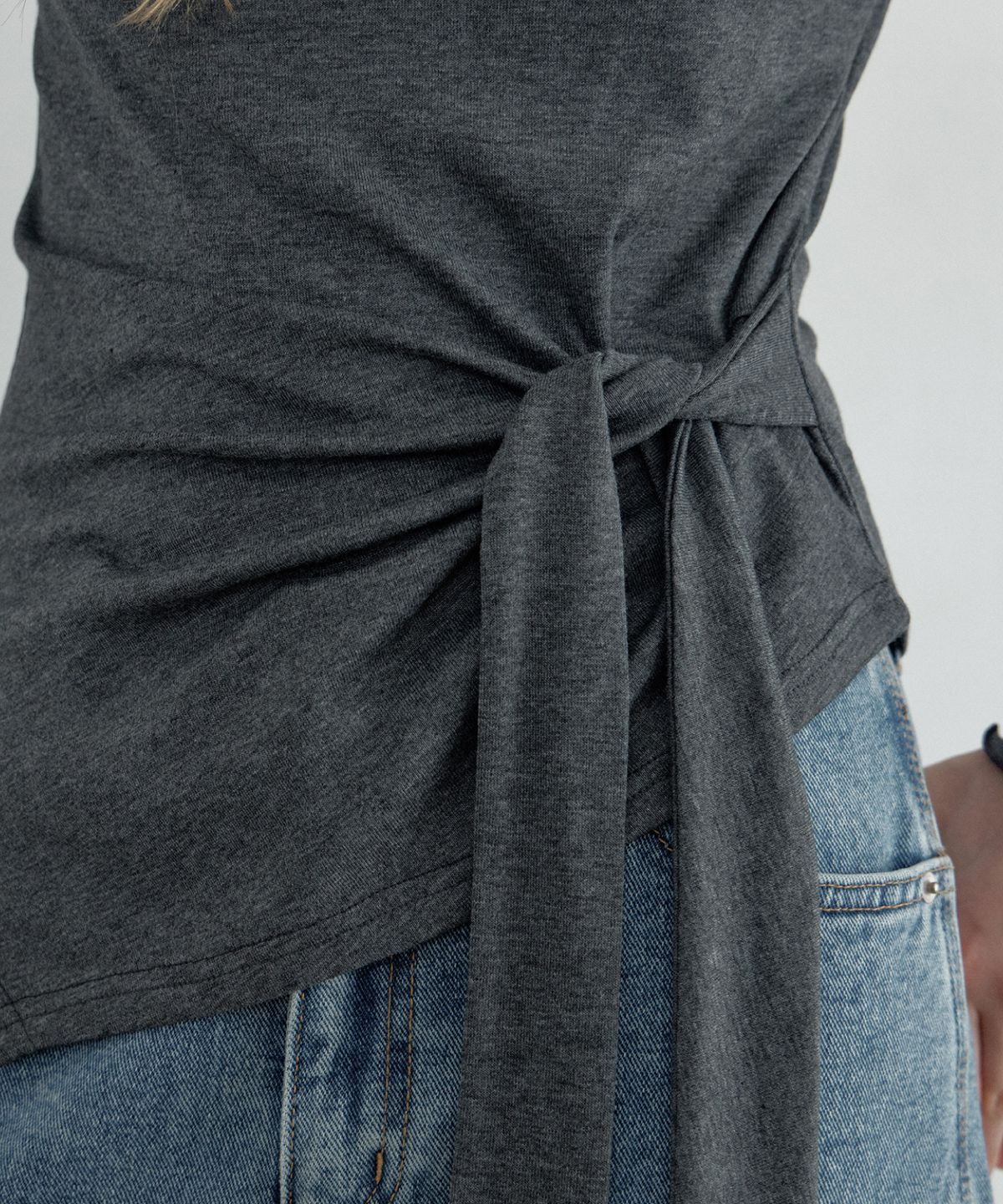 토아베(TOAVE) Zen Mood Tie Boat-Neck T-Shirt (Charcoal)
