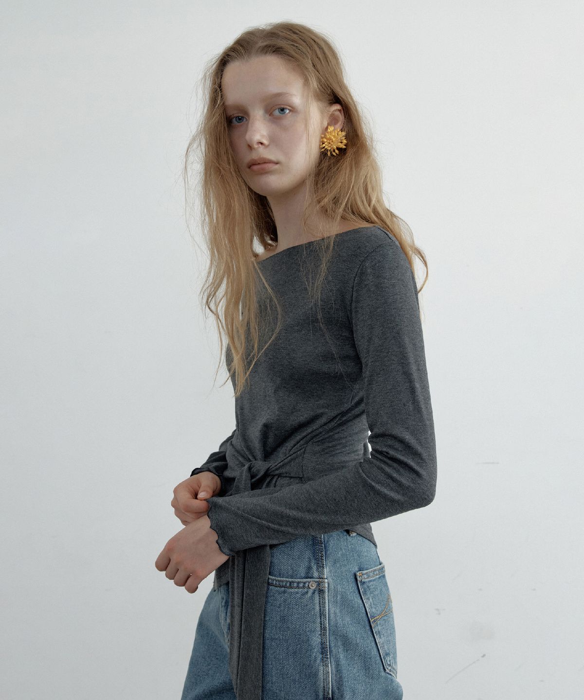 토아베(TOAVE) Zen Mood Tie Boat-Neck T-Shirt (Charcoal)