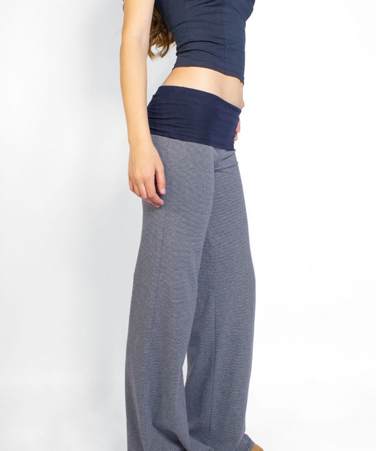 섭듀드(SUBDUED) Wide-leg Trousers with Turn-up Cuffs (STRIPE BLUE GREY)