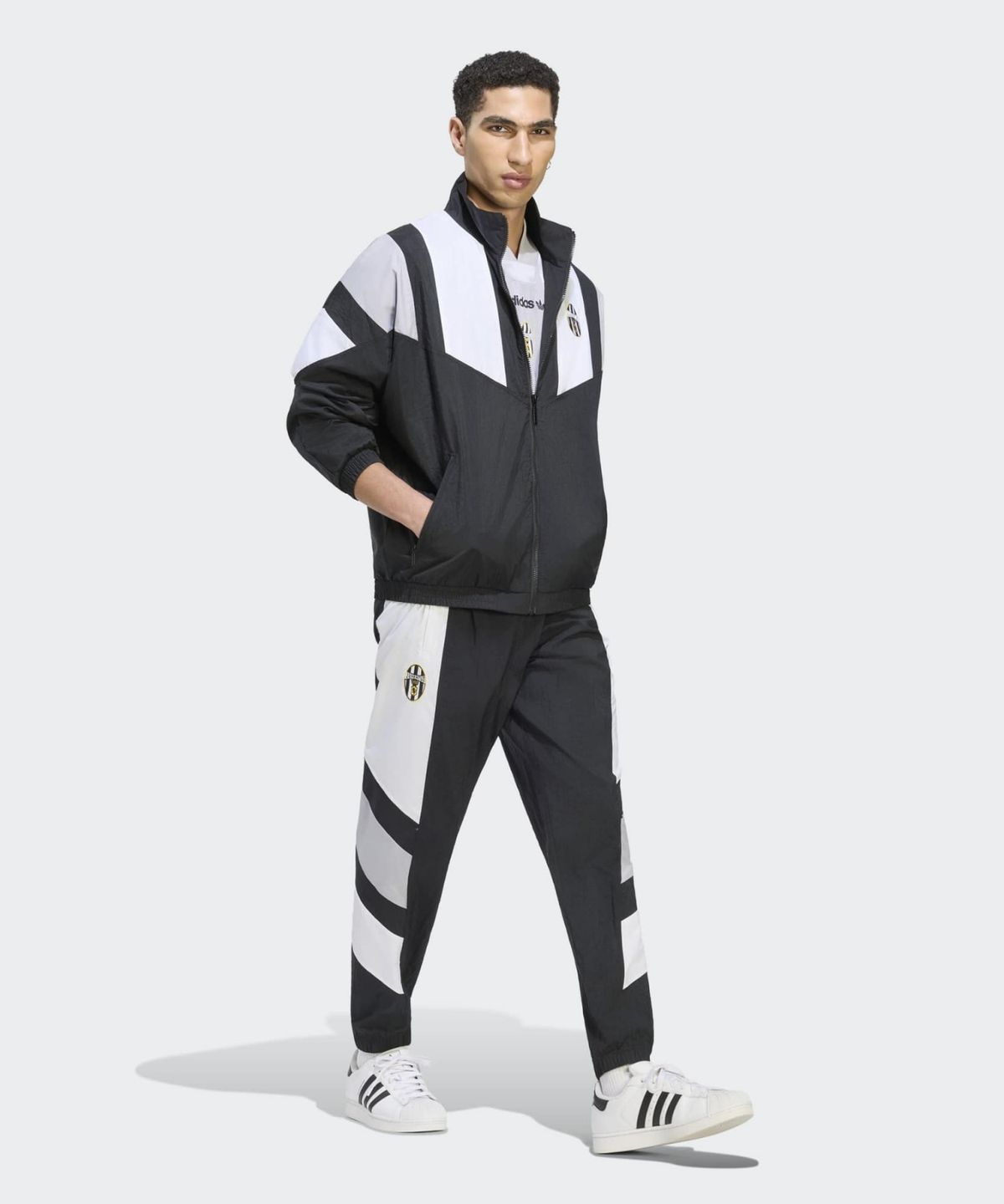 아디다스(ADIDAS) 유벤투스 EQT 트랙탑 - 블랙 / KF9824