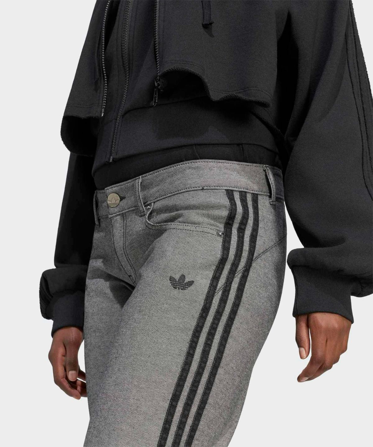 아디다스(ADIDAS) SST 로우 라이즈 플레어드 레그 데님 팬츠 - 그레이 / KS9213