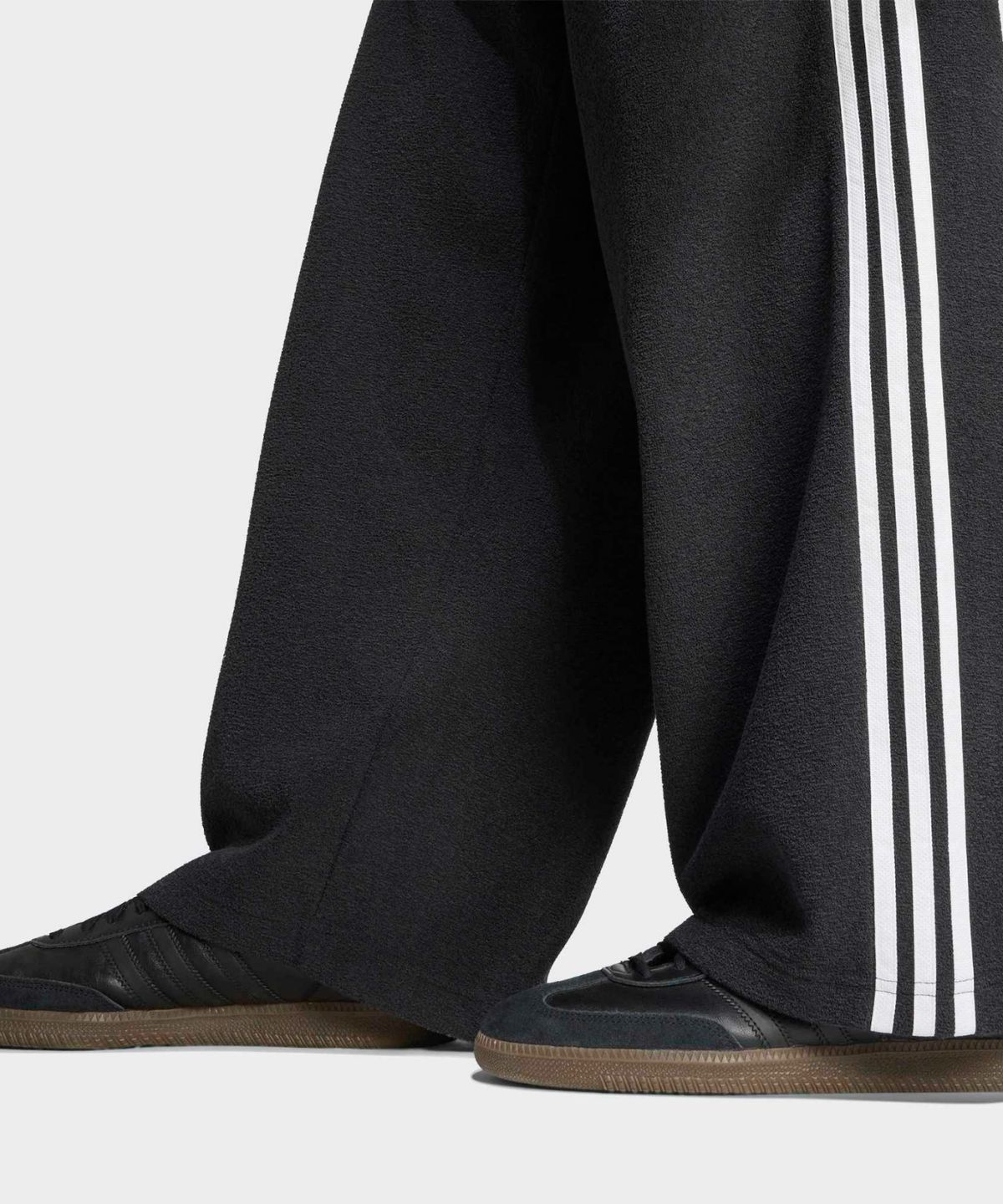 아디다스(ADIDAS) 부클 트랙 팬츠 - 블랙 / LC8153