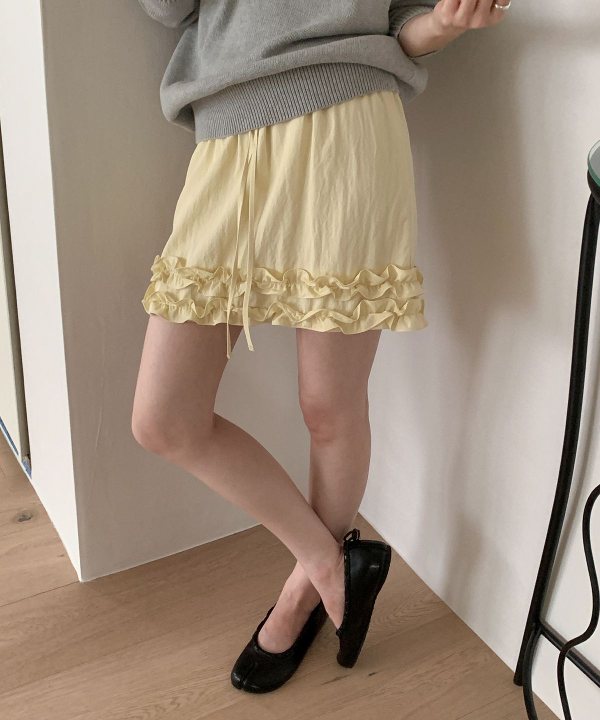 토아베(TOAVE) Pebble Ruffle Mini Skirt (Cream yellow)