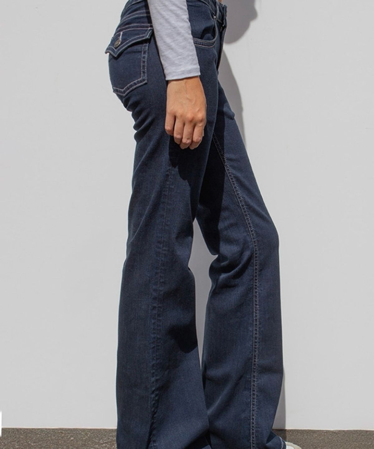 섭듀드(SUBDUED) Low-waist Flare Jeans (DARK BLUE DENIM)