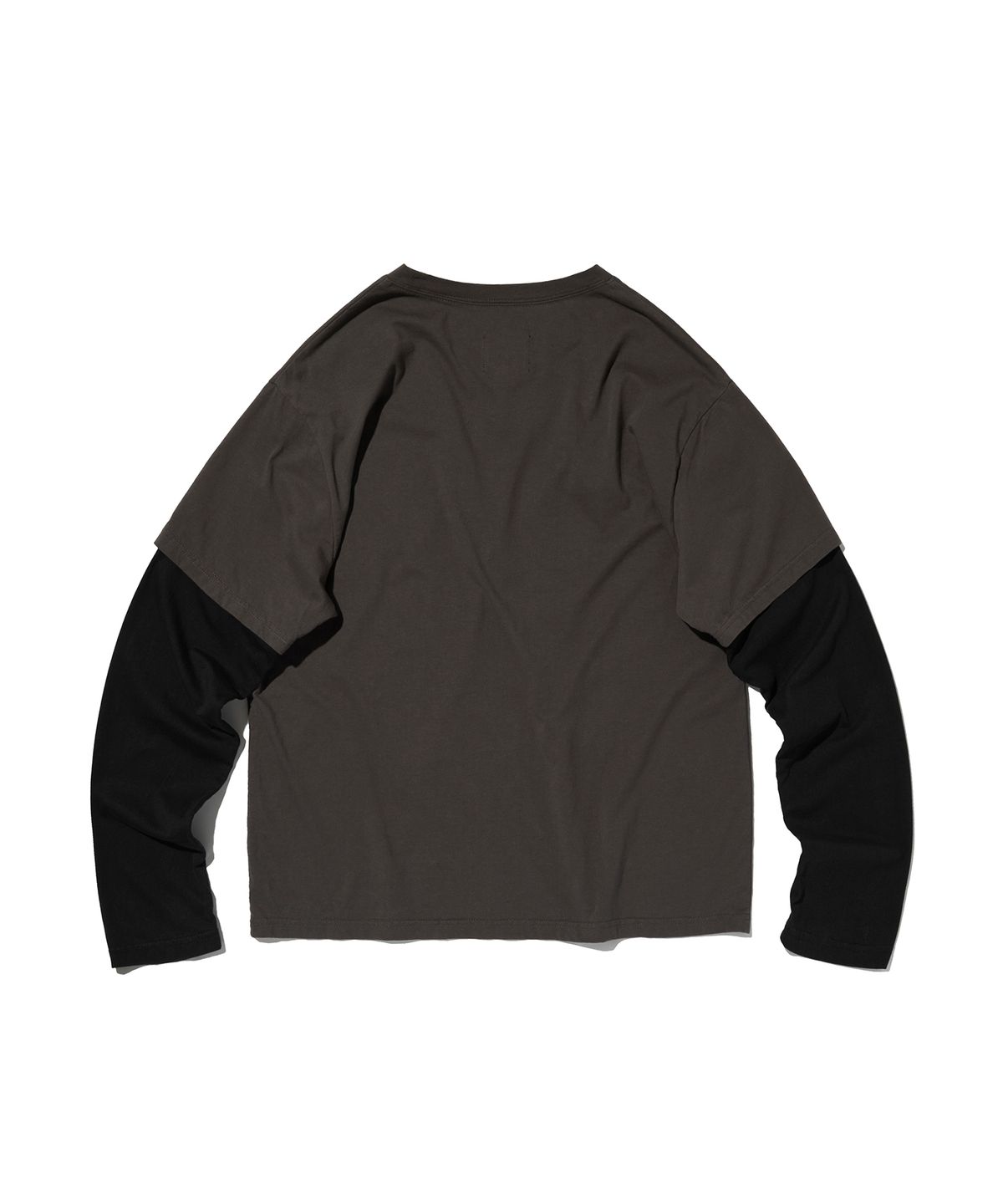 스웨이드(SUADE) COLOR LAYERED LONG SLEEVE [CHARCOAL GRAY]