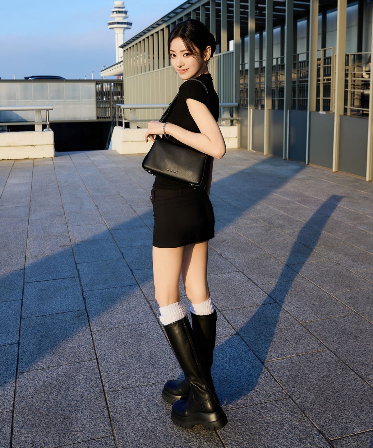 찰스앤키스(CHARLES & KEITH) 레오이 인조 스웨이드 청키 니하이 부츠 2colors CK1-90380188