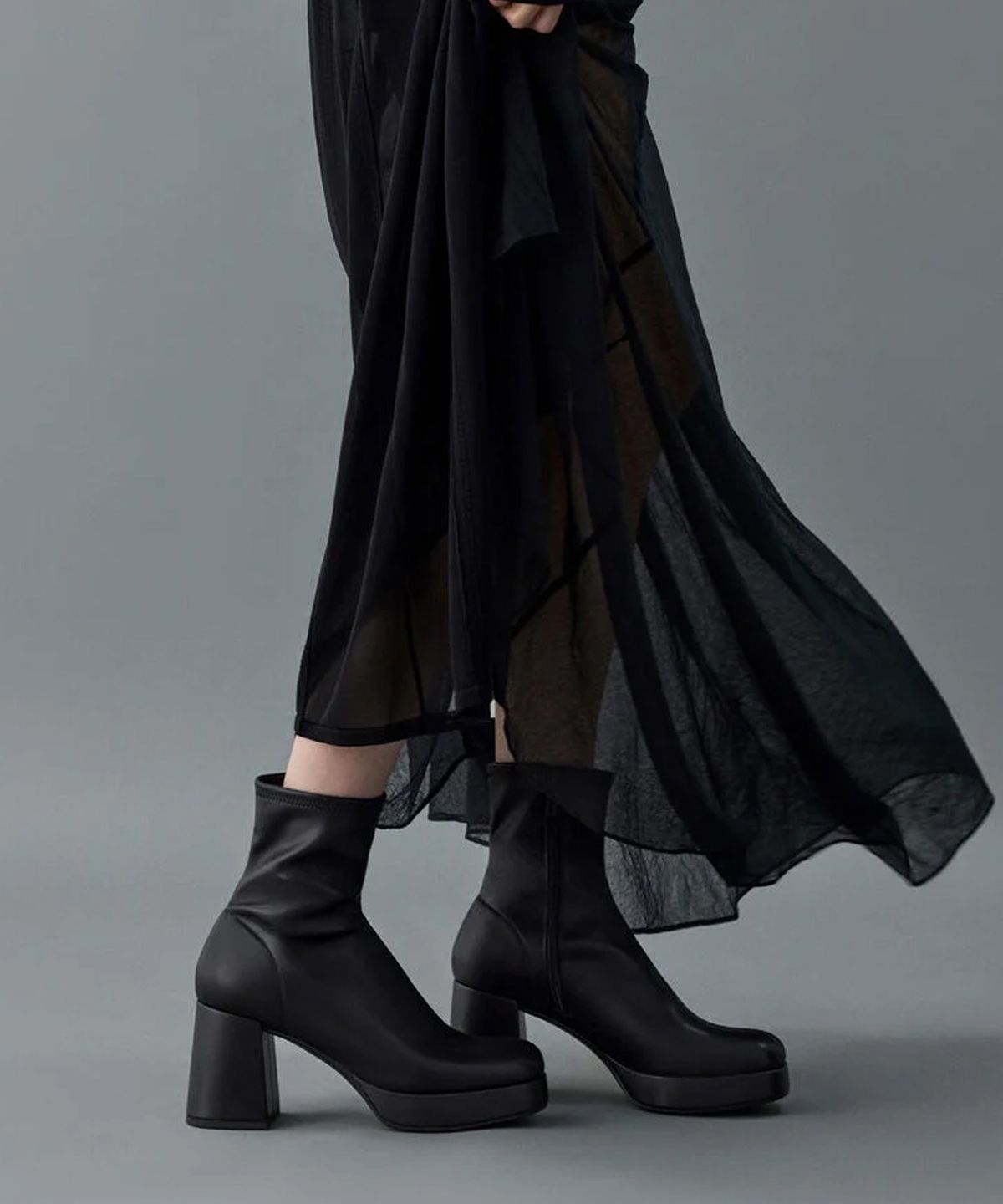 찰스앤키스(CHARLES & KEITH) 플랫폼 앵클 부츠 2colors CK1-90280085