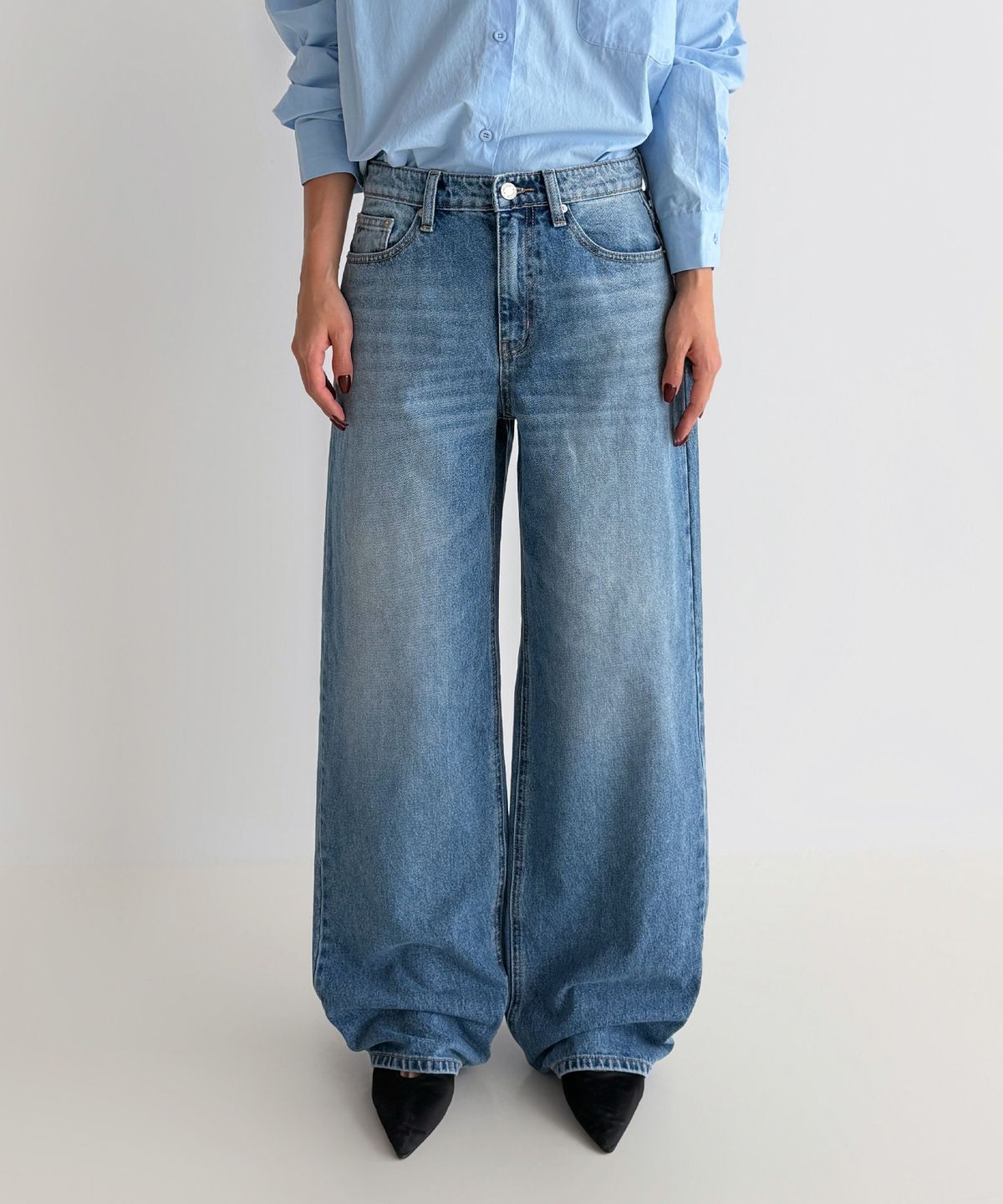 버튼업(BUTTON UP) 클래식 블루 워시드 와이드 데님팬츠