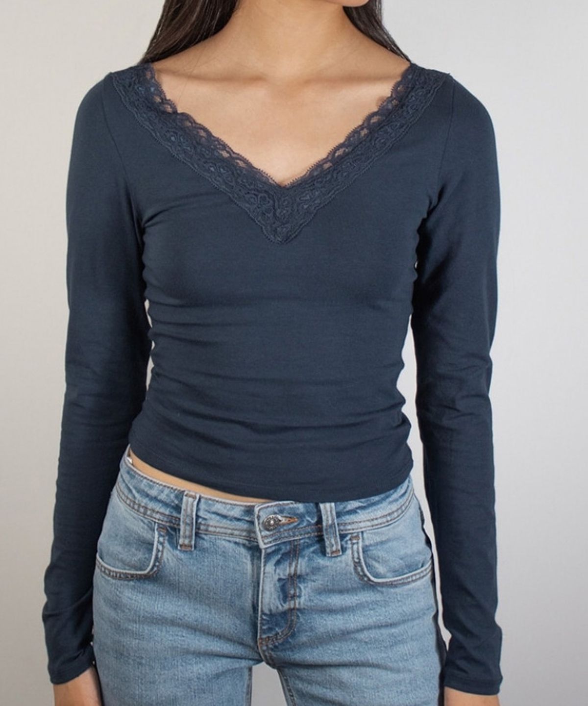 섭듀드(SUBDUED) V-neck T-shirt with Lace (LIGHT BLUE)