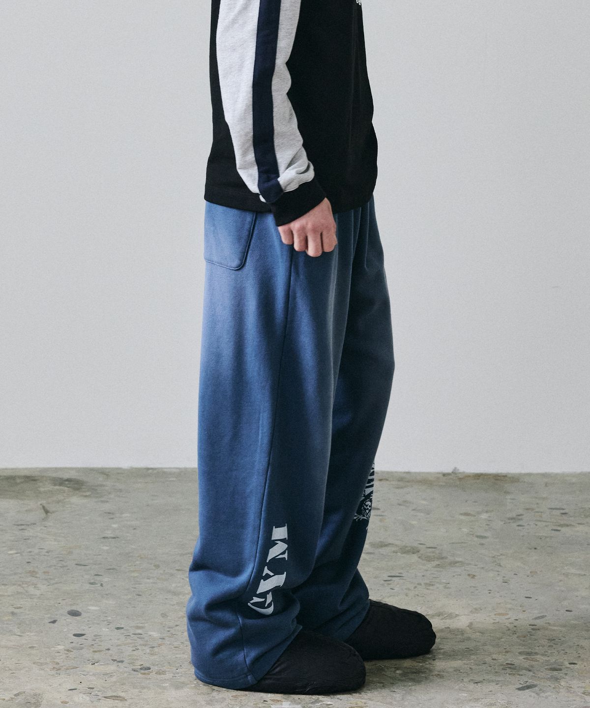 메종미네드(MAISON MINED) VINTAGE GYM SWEATPANTS NAVY