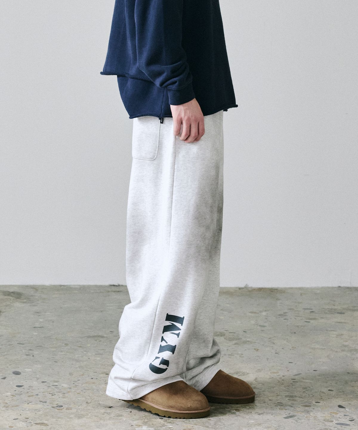 메종미네드(MAISON MINED) VINTAGE GYM SWEATPANTS MELANGE WHITE
