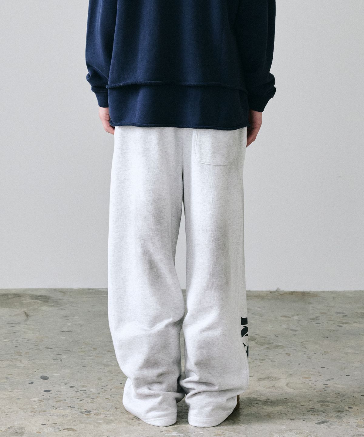 메종미네드(MAISON MINED) VINTAGE GYM SWEATPANTS MELANGE WHITE