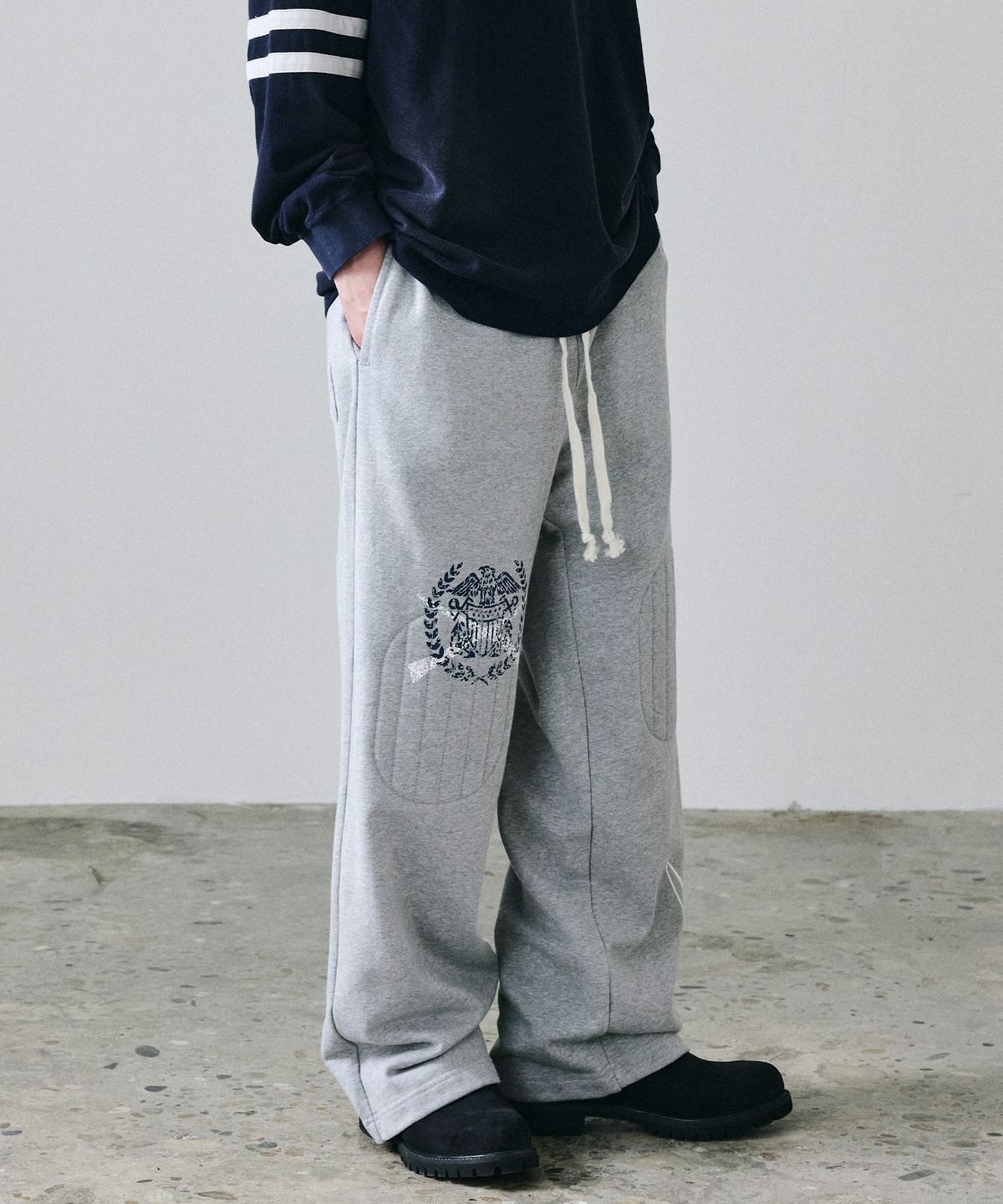 메종미네드(MAISON MINED) AGENT KNEE PATCH SWEATPANTS MELANGE GRAY