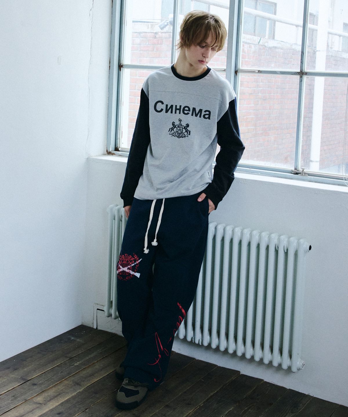 메종미네드(MAISON MINED) AGENT KNEE PATCH SWEATPANTS NAVY