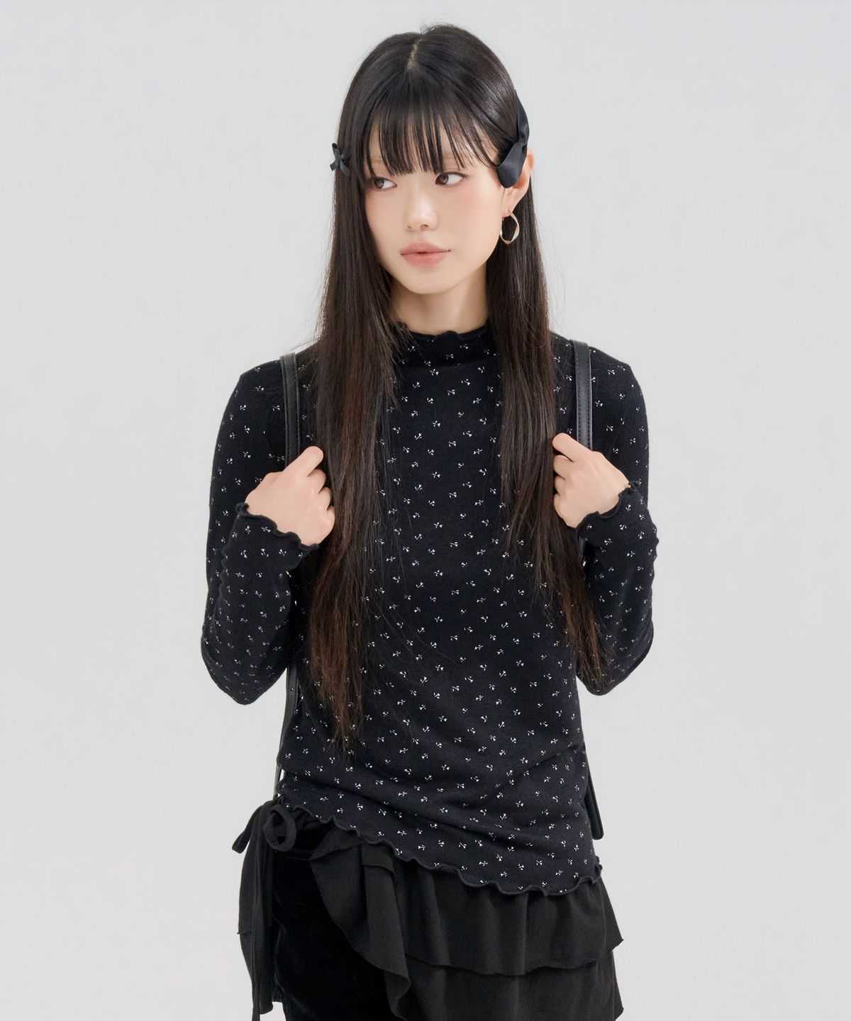 체이스컬트(CHASECULT) 여성 플라워 프릴 반넥 티셔츠-FFZG5152C03