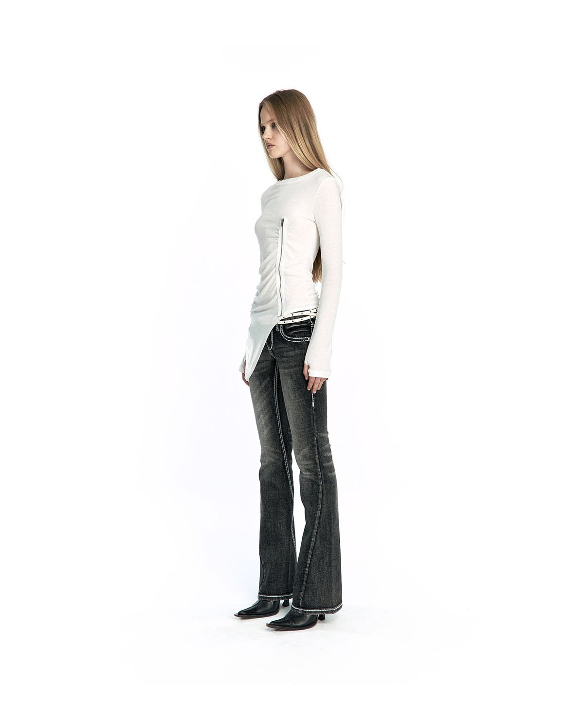 카시코(KASHIKO) Cut-Out Slash Zip Longsleeve Ivory