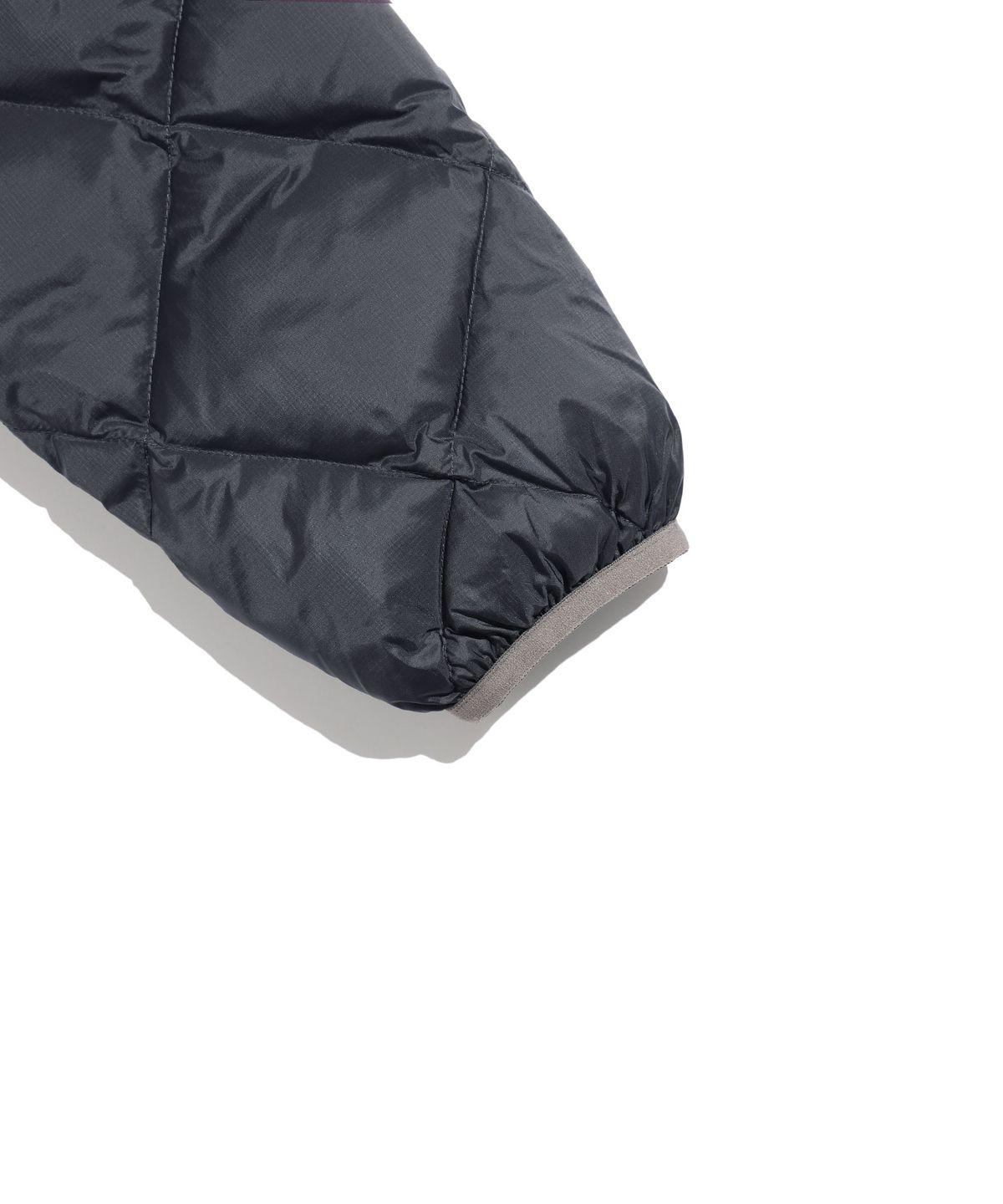 나이스고스트클럽(NICEGHOSTCLUB) HOODED LIGHT DOWN JACKET_CHARCOAL(NG2GWUB900A)