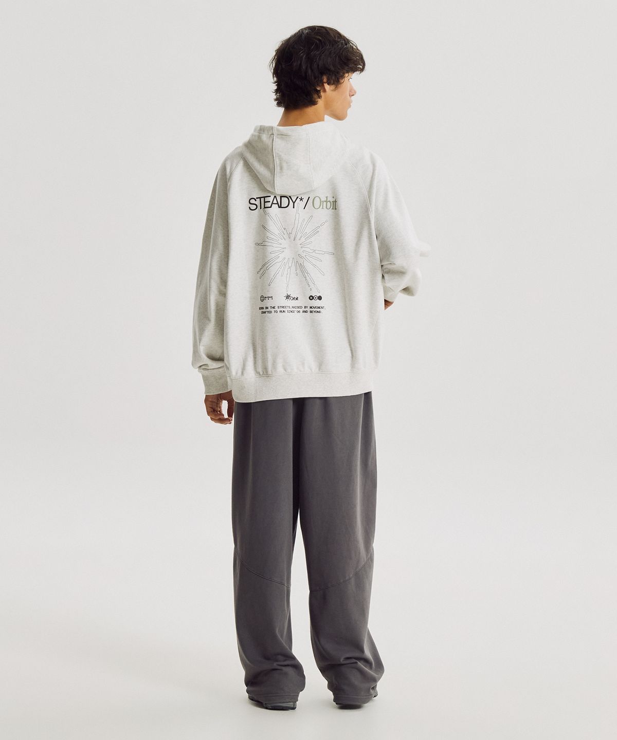뉴발란스(NEW BALANCE) NBN0G41923 / UNI 헤리티지 ORBIT 그래픽 후드티 (OATMEAL)