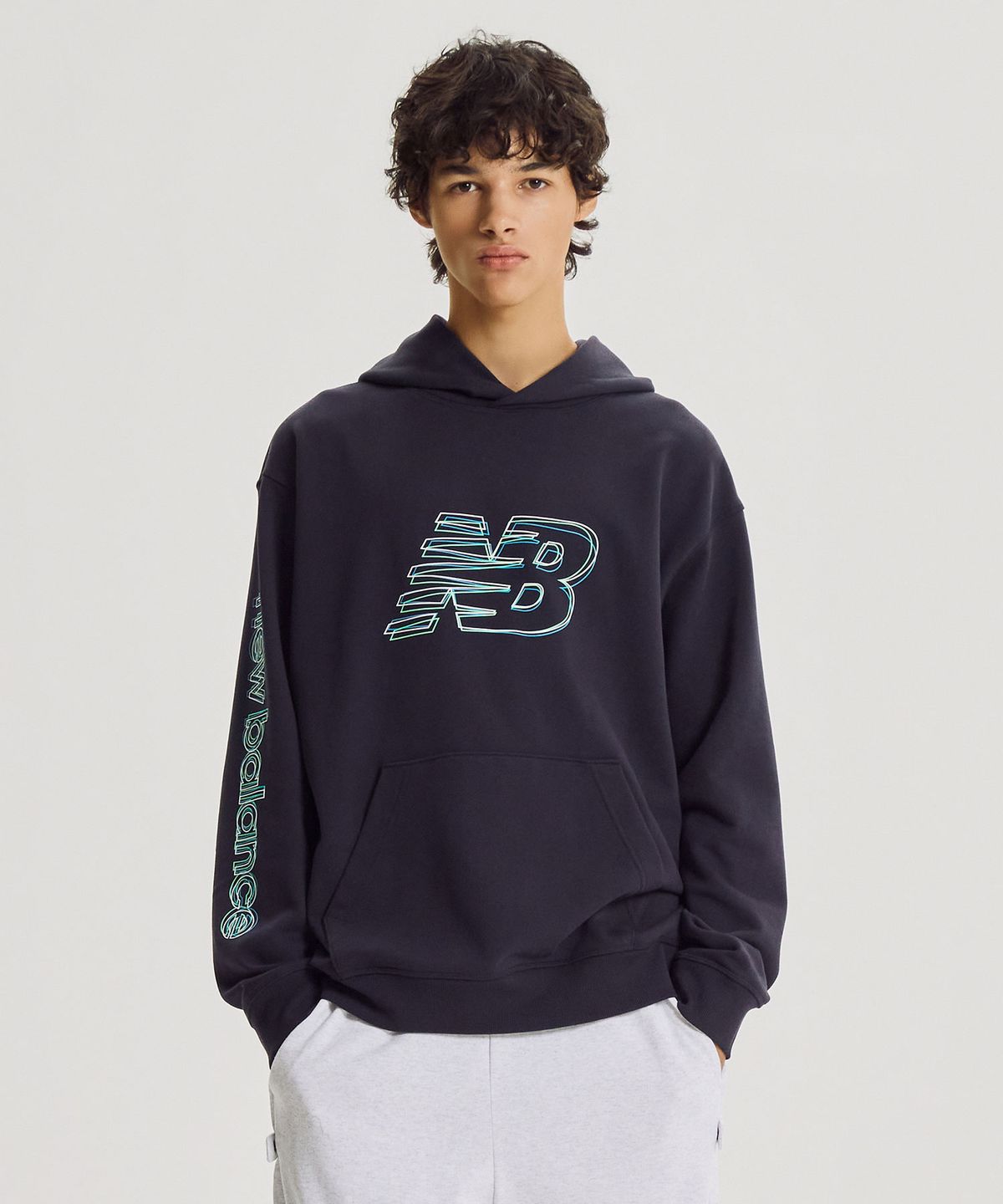 뉴발란스(NEW BALANCE) NBN0G42903 / UNI 3D 레터링 그래픽 후드티 (D/NAVY)