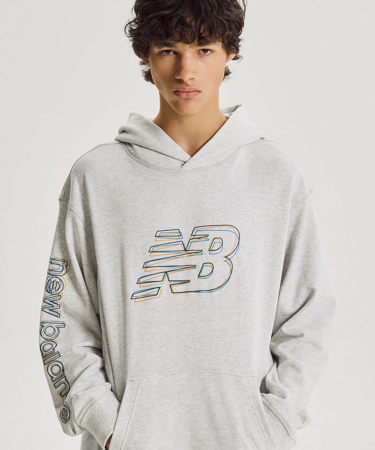 뉴발란스(NEW BALANCE) NBN0G42903 / UNI 3D 레터링 그래픽 후드티 (L/GRAY)