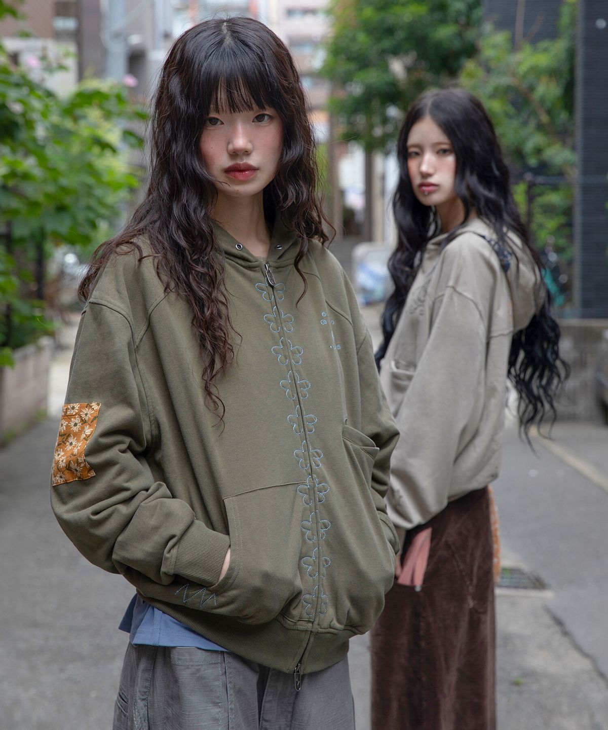 루나키후(RuNaKi'Hu') WXJ058 코미치 꽃무늬 배색 후드 집업 (KHAKI)