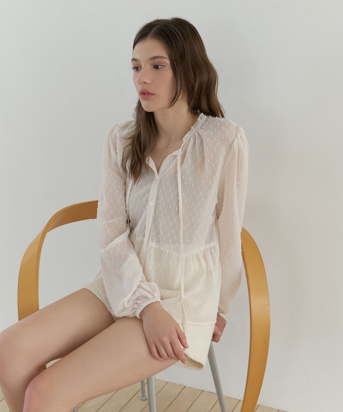 리엘(RE L) Selen dot-chiffon blouse (cream)