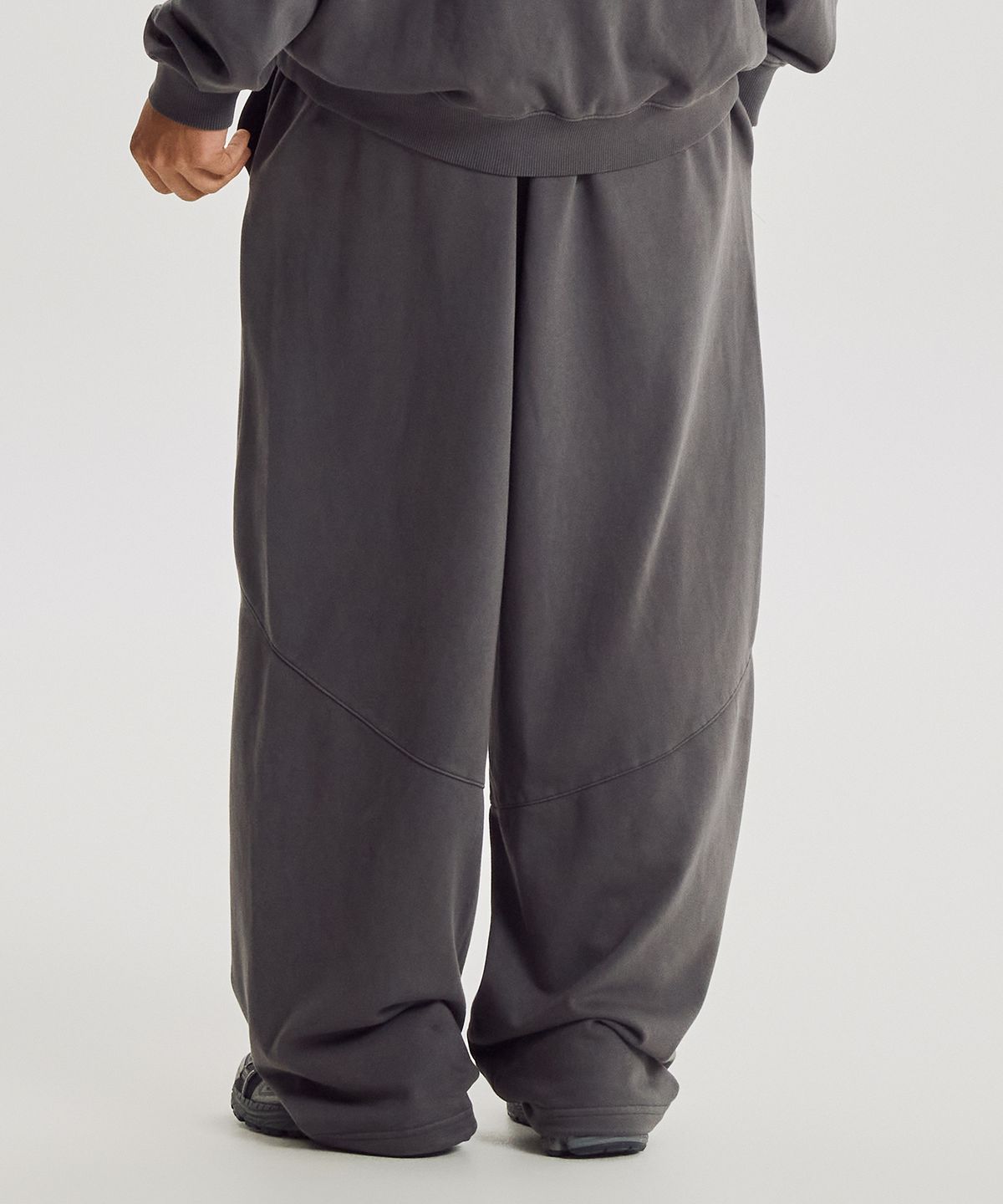 뉴발란스(NEW BALANCE) NBMLG41923 / UNI 헤리티지 ORBIT 2WAY 오버와이드 팬츠 (D/CHARCOAL)