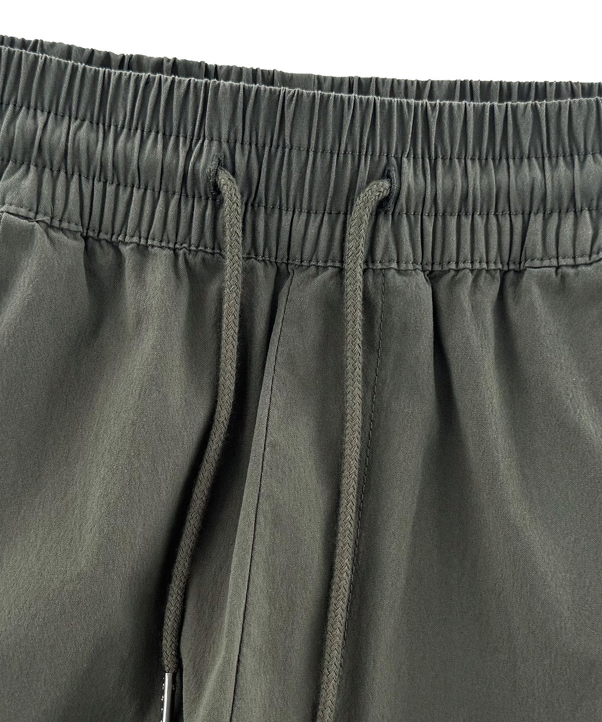 레이피커스(RAYFIKERS) 밴딩 와이드 파라슈트 카고 팬츠 MR5PU552_DARK KHAKI