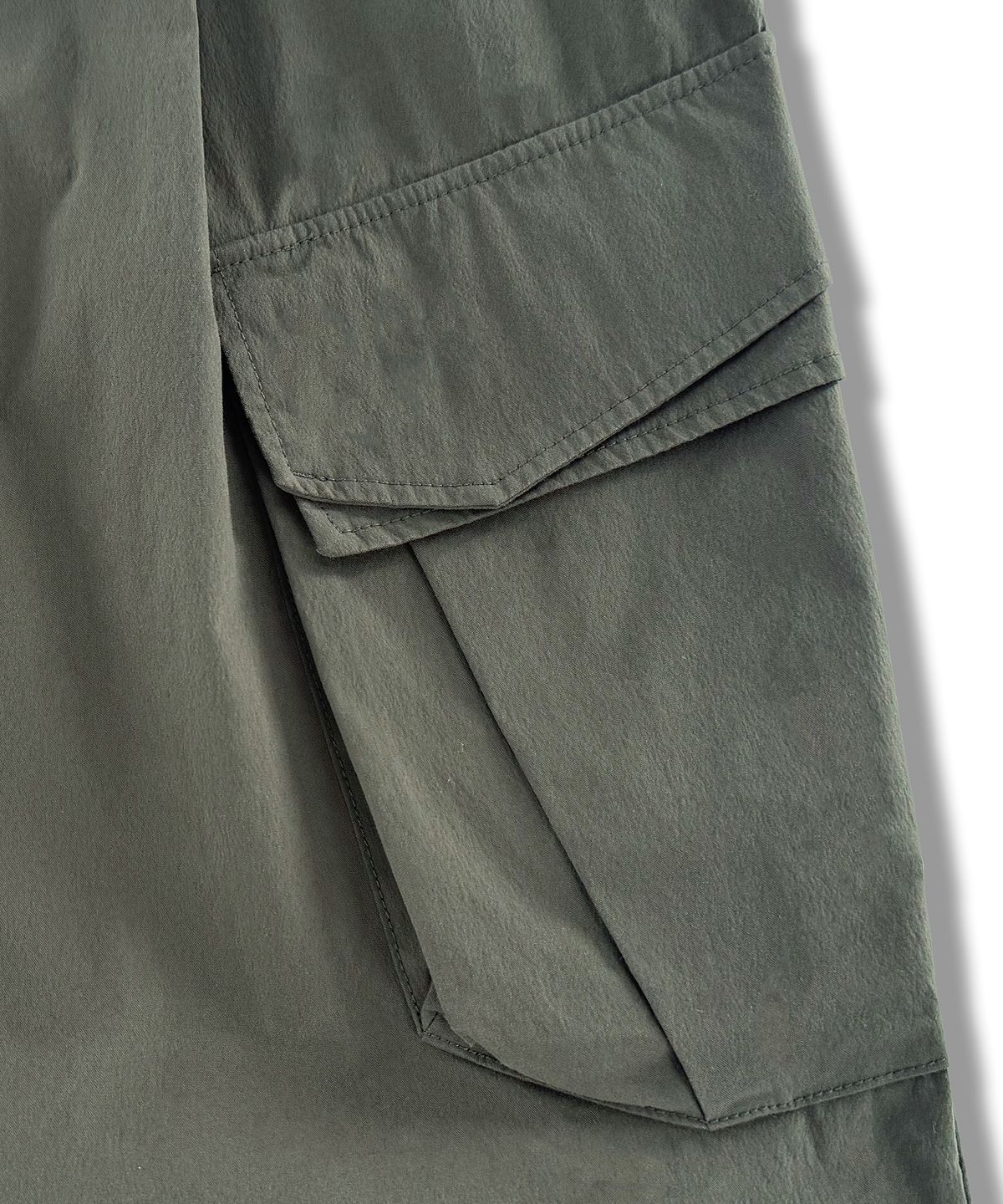 레이피커스(RAYFIKERS) 밴딩 와이드 파라슈트 카고 팬츠 MR5PU552_DARK KHAKI