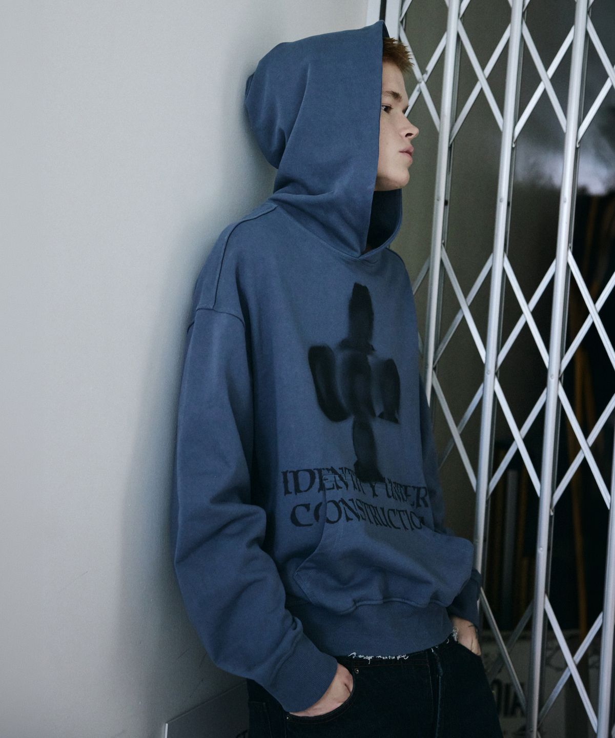 메종미네드(MAISON MINED) UNDEFINED IDENTITY HOODIE BLUE