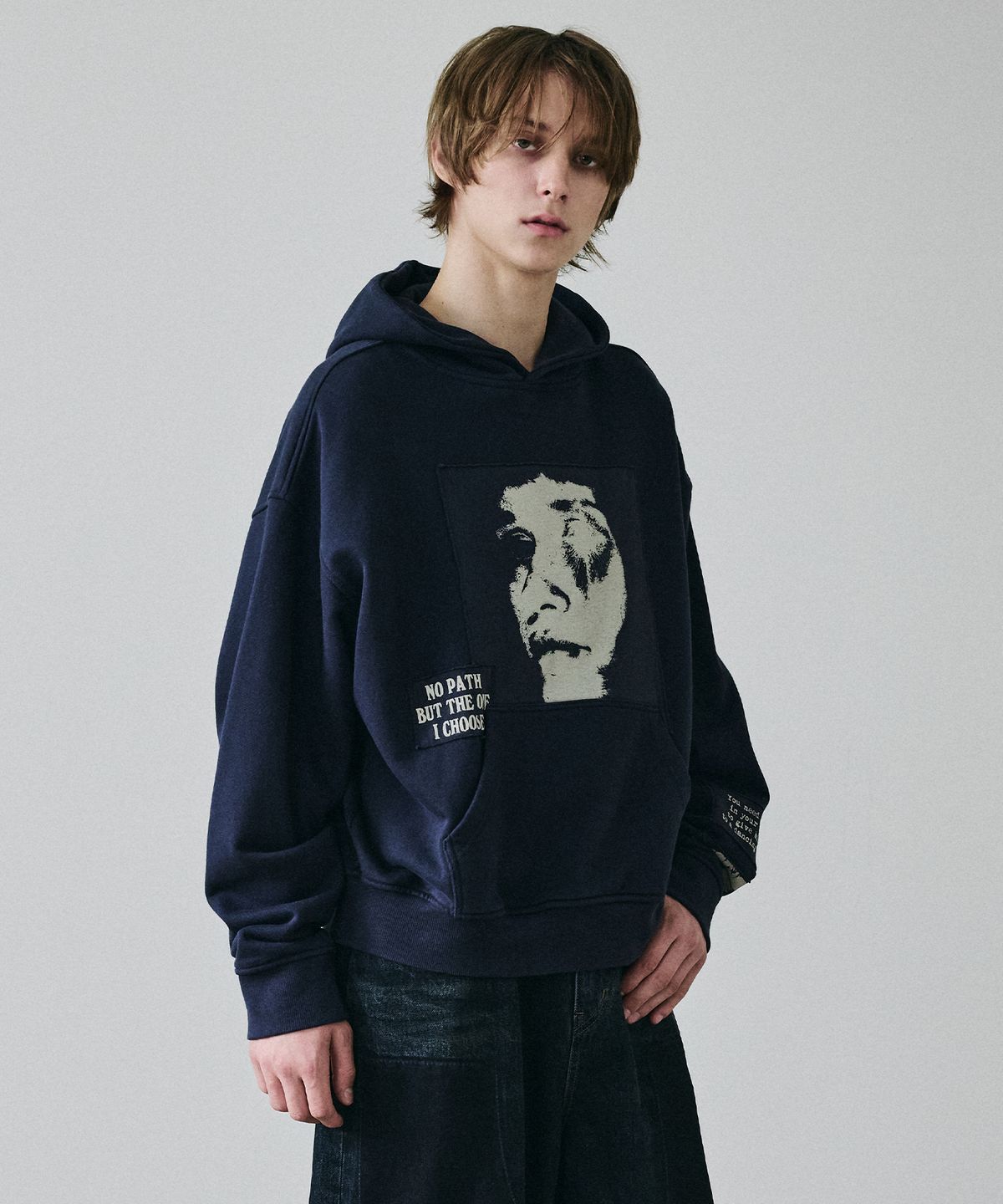메종미네드(MAISON MINED) ALTERED VISION PATCH HOODIE NAVY