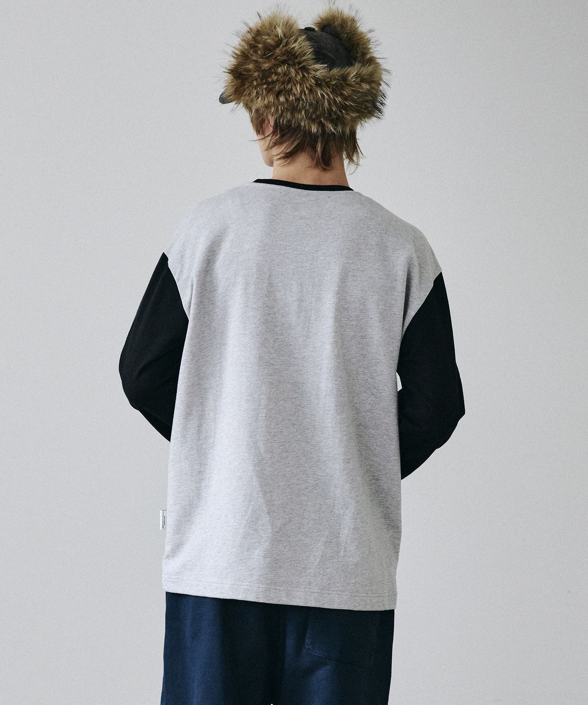 메종미네드(MAISON MINED) CINEMA BLOCK SWEATSHIRT MELANGE GRAY