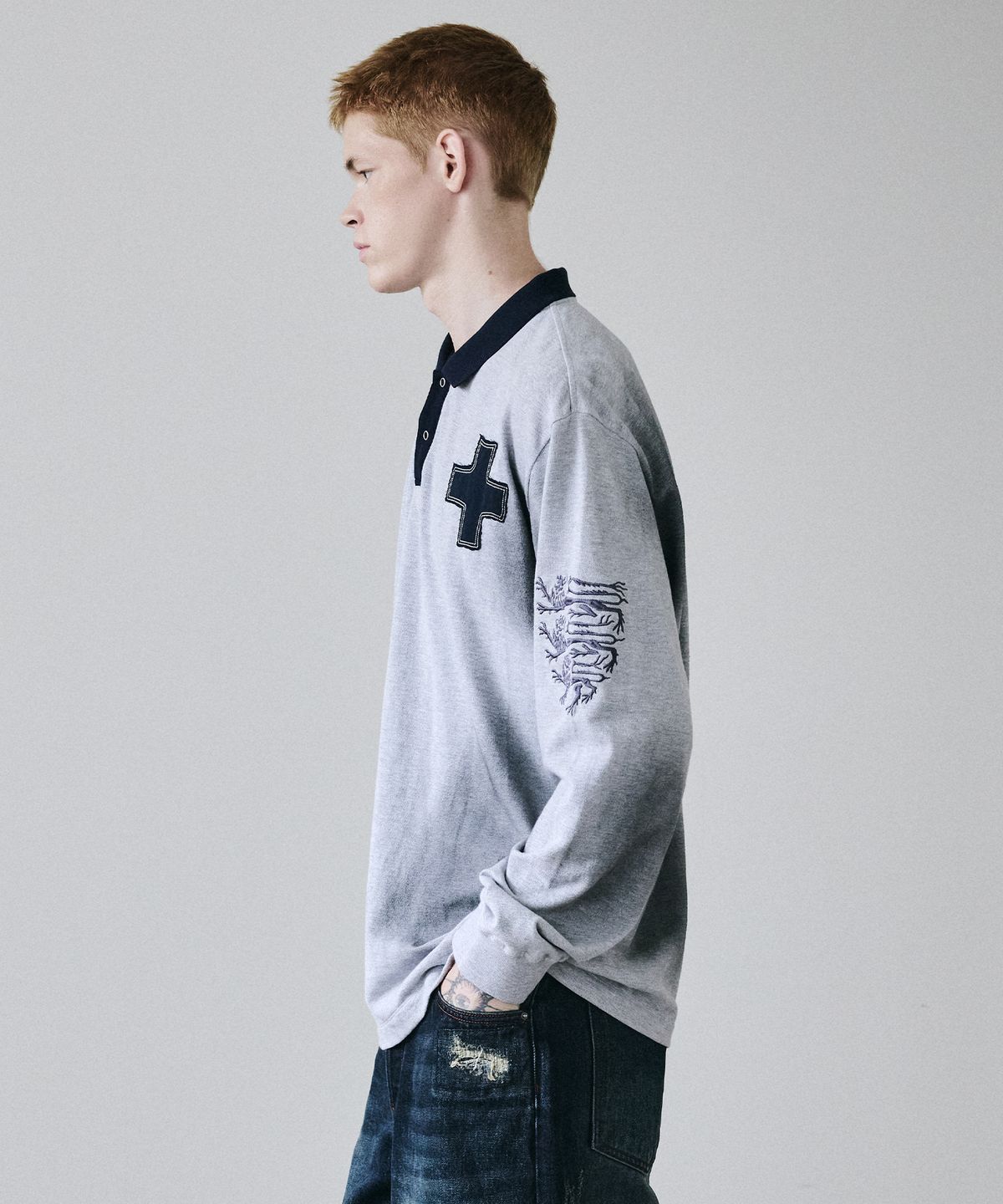 메종미네드(MAISON MINED) VINTAGE WASHED CROSS PATCH POLO SHIRT MELANGE GRAY