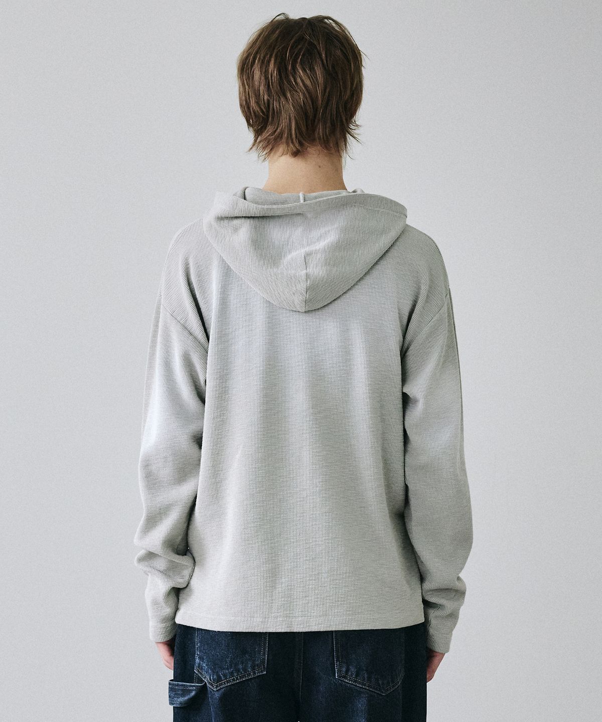 메종미네드(MAISON MINED) PAINTED WAFFLE HOOD LONG SLEEVE IVORY