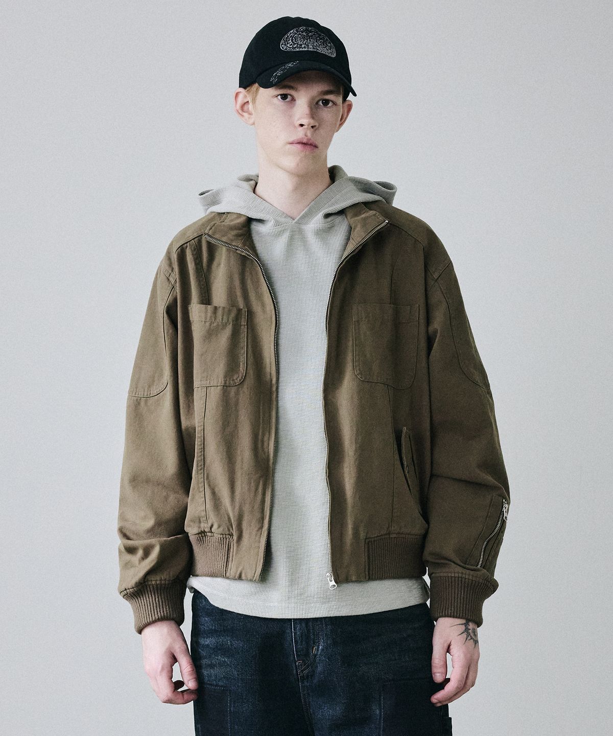 메종미네드(MAISON MINED) HIGH NECK COTTON JUMPER KHAKI