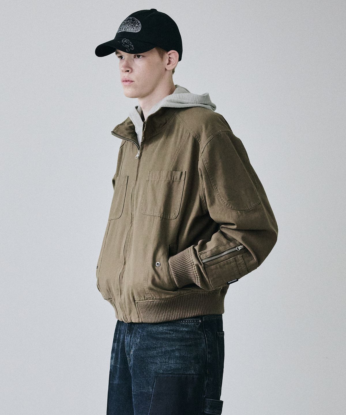 메종미네드(MAISON MINED) HIGH NECK COTTON JUMPER KHAKI
