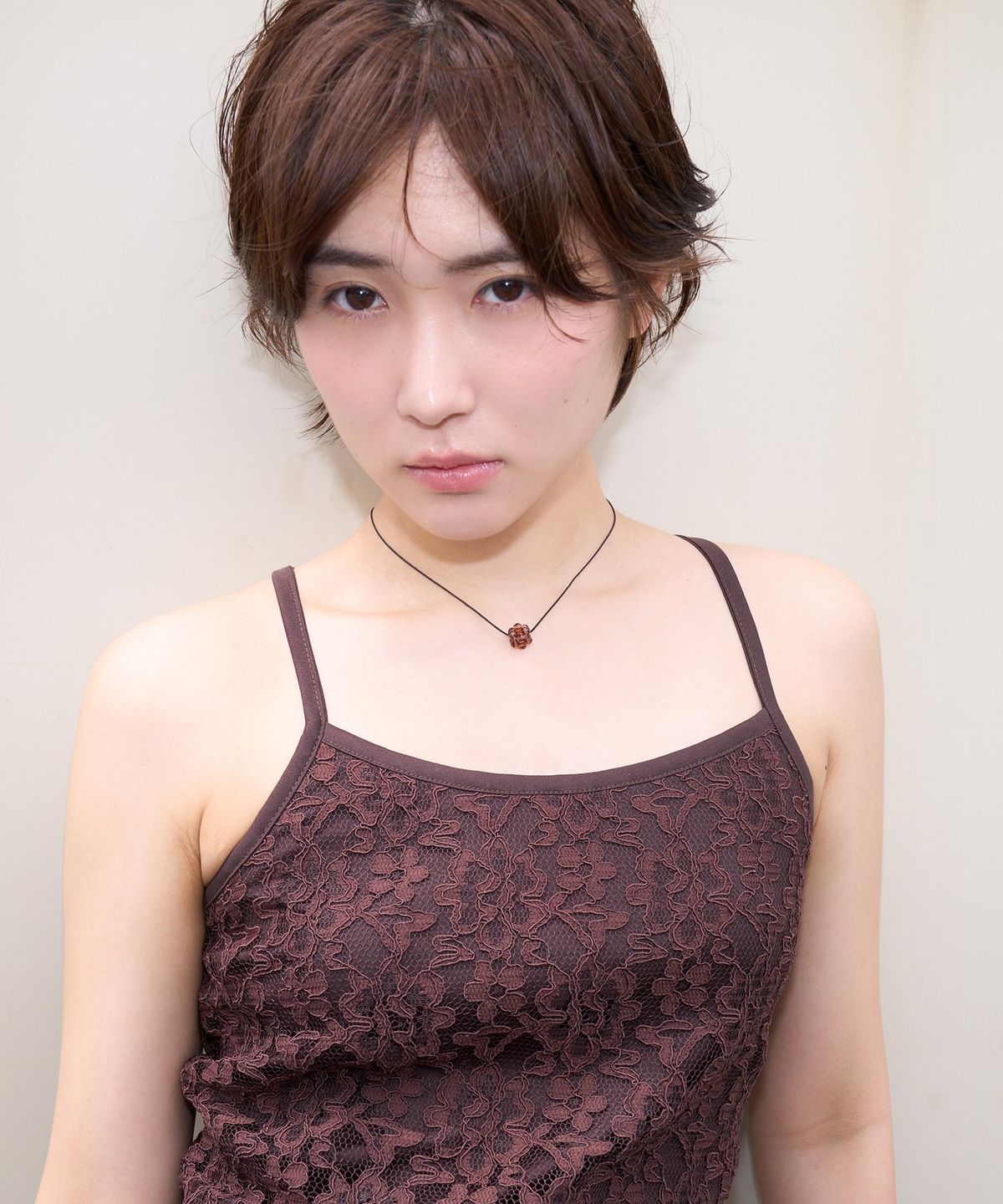 지지(GEEGEE) brown beads string necklace