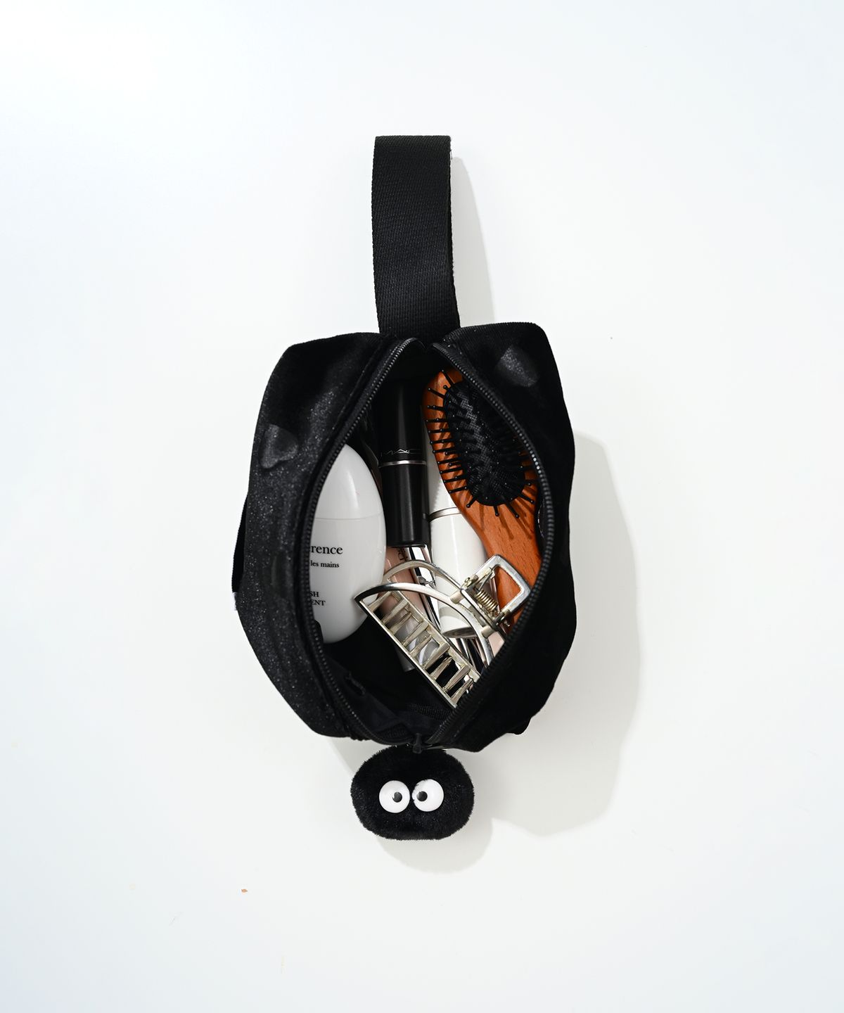 마크니(MACNI) NEMO BREAD POUCH HEART BLACK