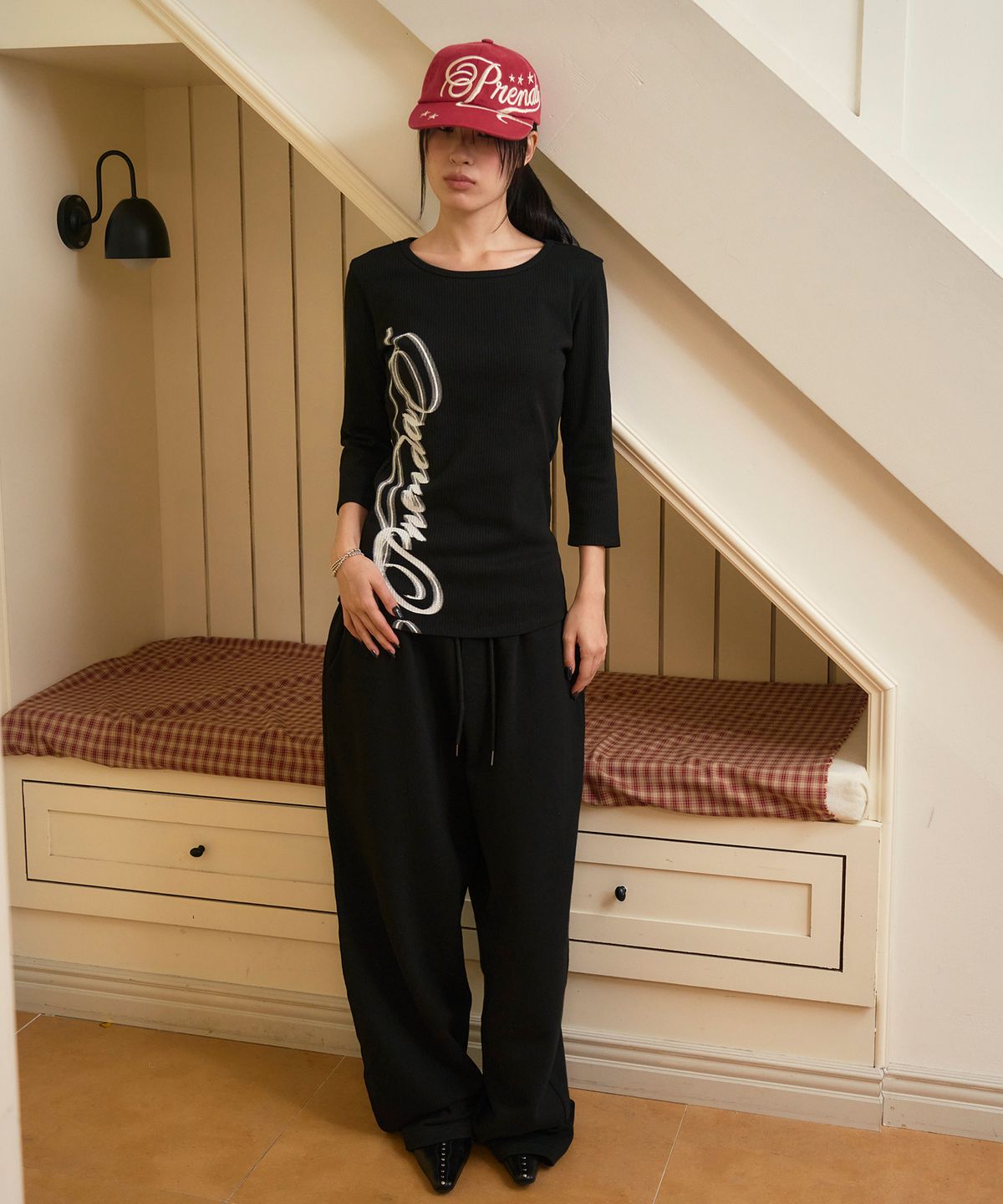 프렌다(PRENDA) SCRIPT LOGO BALL CAP BURGUNDY