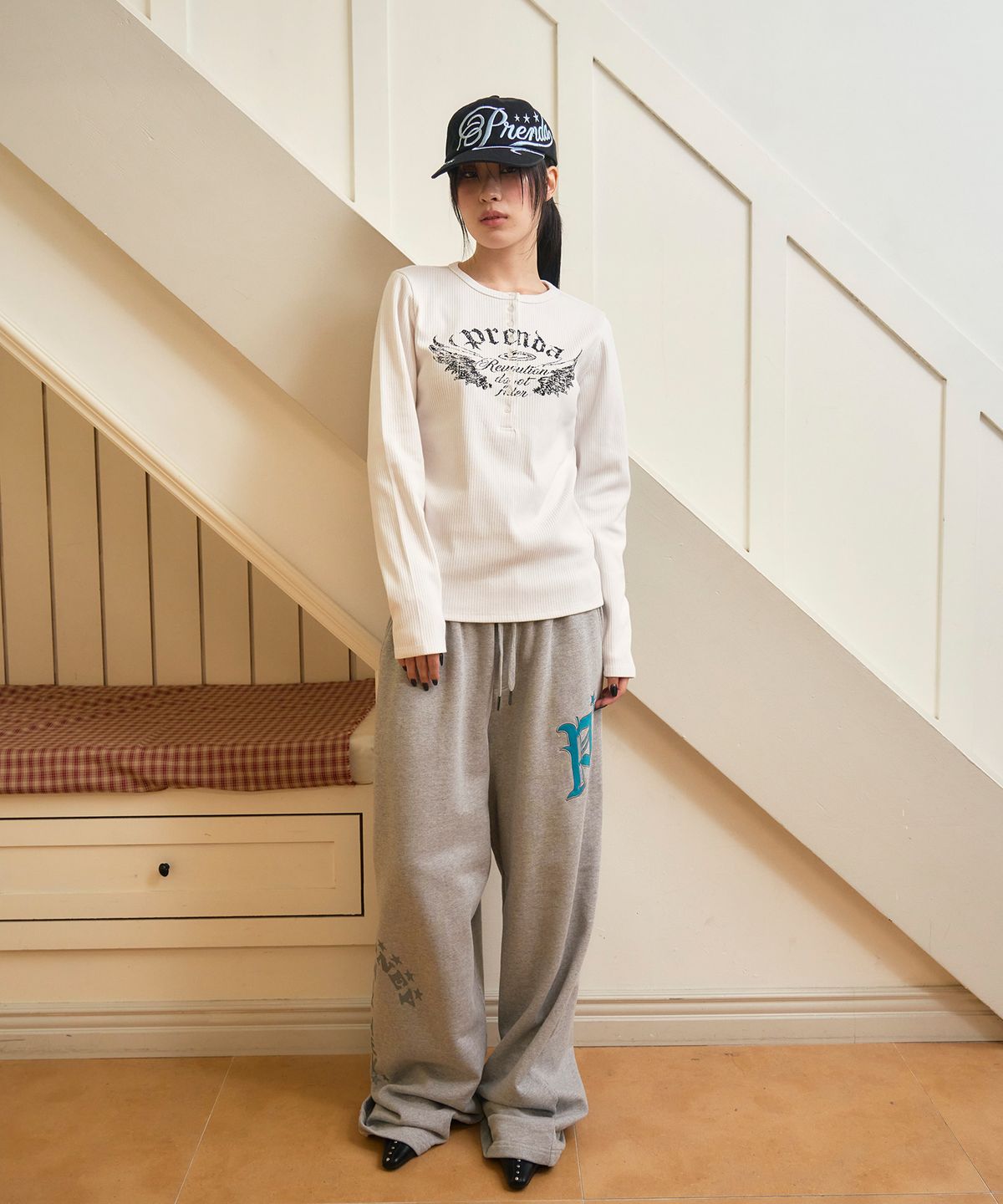 프렌다(PRENDA) SCRIPT LOGO BALL CAP BLACK