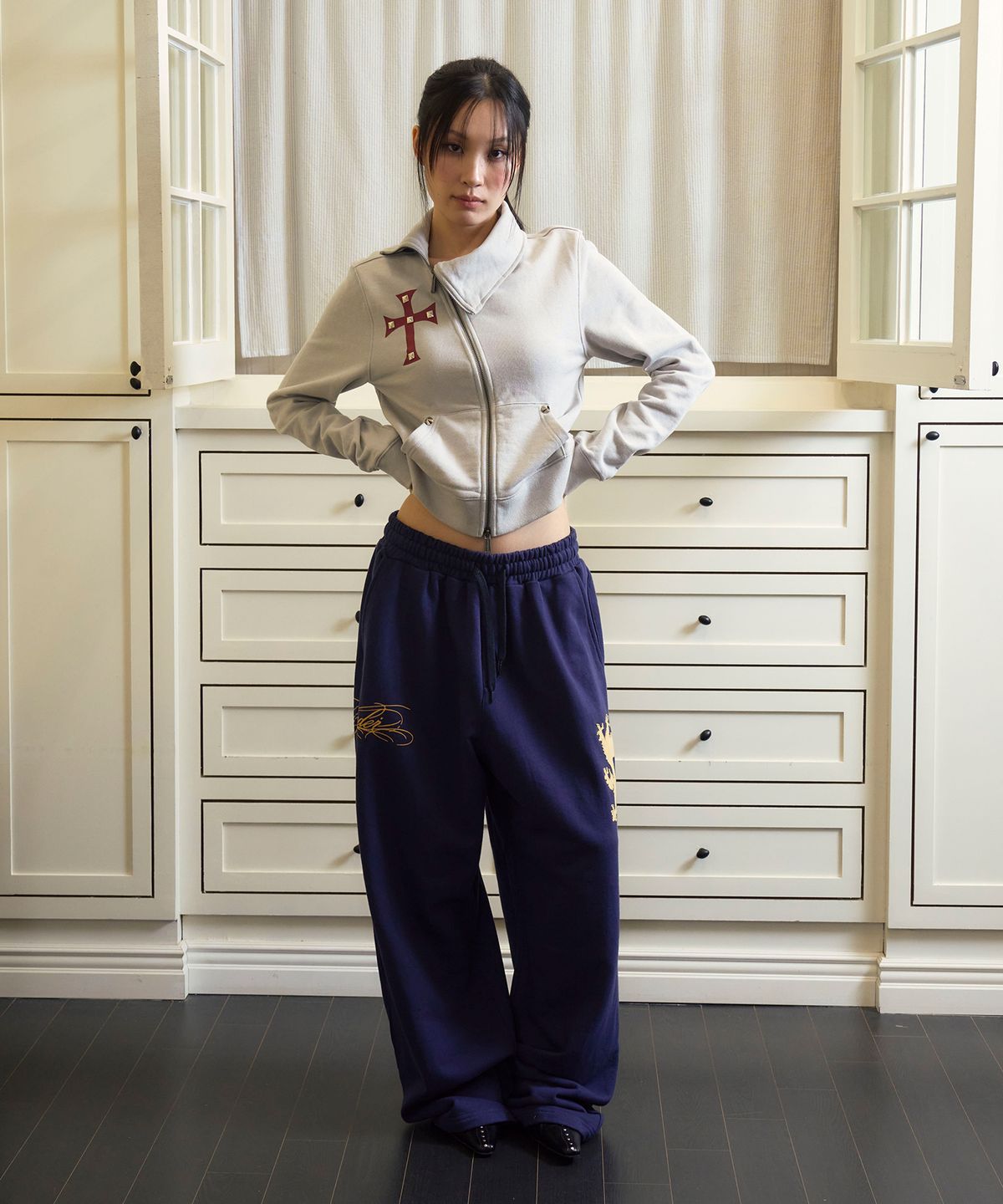 프렌다(PRENDA) LION SCRIPT WIDE SWEATPANTS NAVY