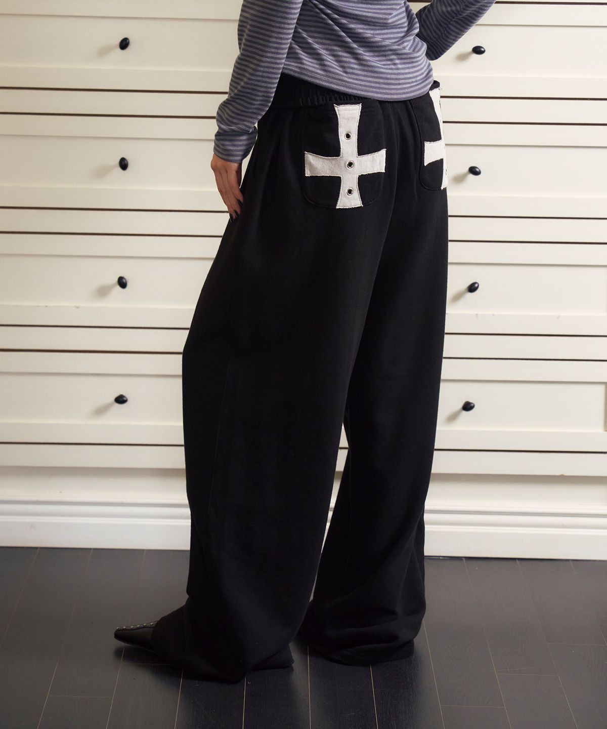 프렌다(PRENDA) EYELET POCKET WIDE SWEATPANTS BLACK