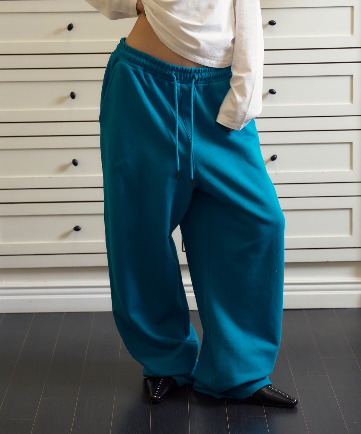 프렌다(PRENDA) EYELET POCKET WIDE SWEATPANTS AQUA BLUE